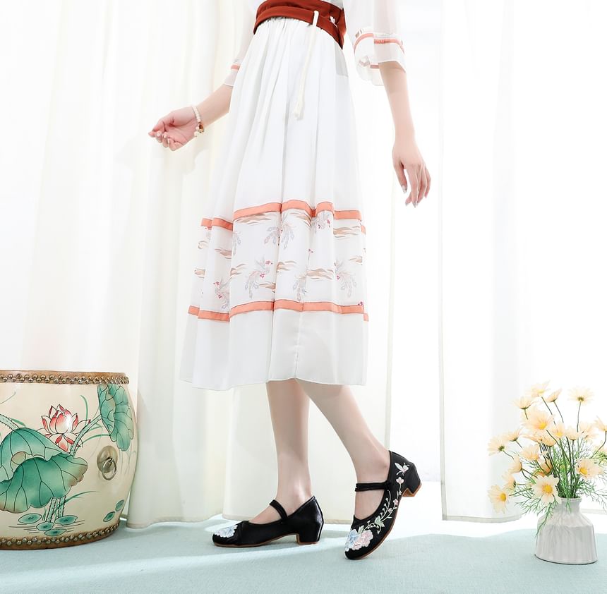 Floral Pumps Block Embroidery Heel