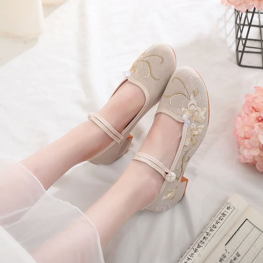 Embroidered Shoes Heel Block