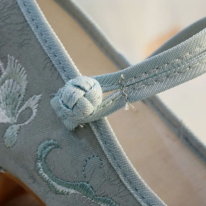 Embroidered Shoes Heel Block