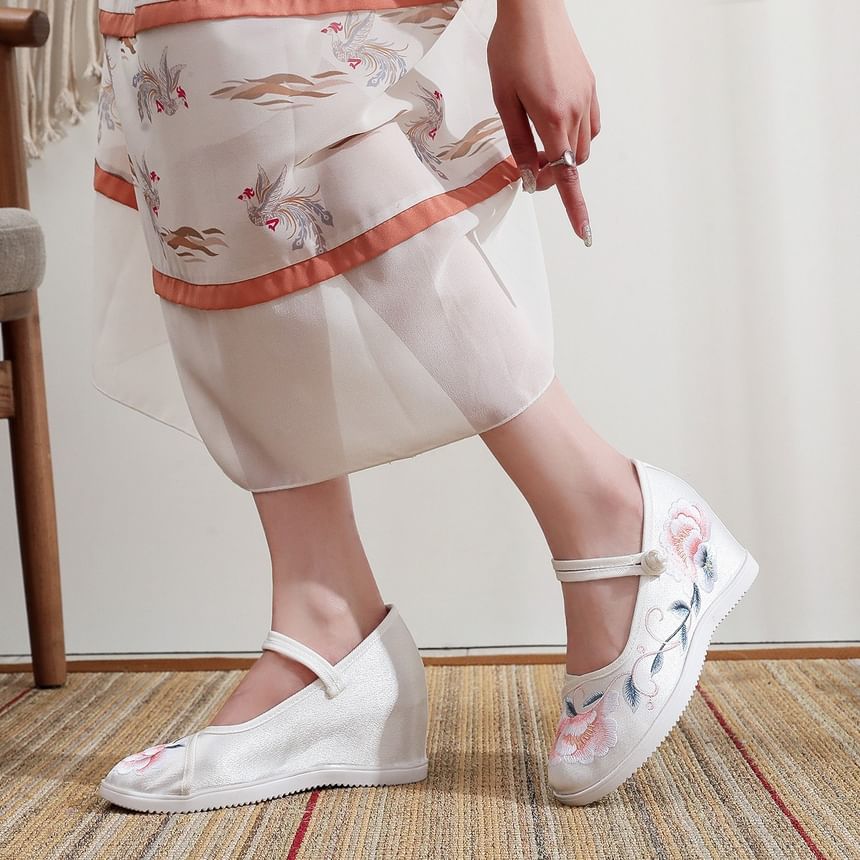 Embroidery Wedge Heel Floral Shoes