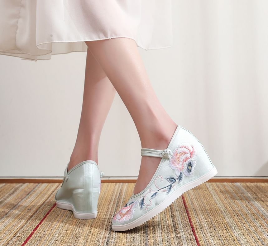 Embroidery Wedge Heel Floral Shoes
