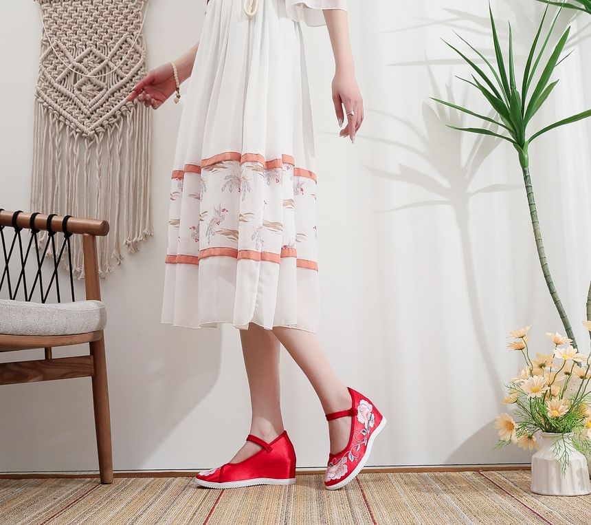 Embroidery Wedge Heel Floral Shoes