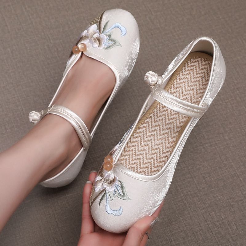 Heel Embroidered Shoes Block