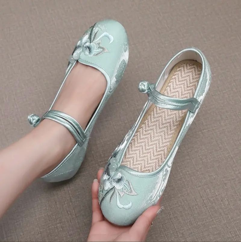 Heel Embroidered Shoes Block