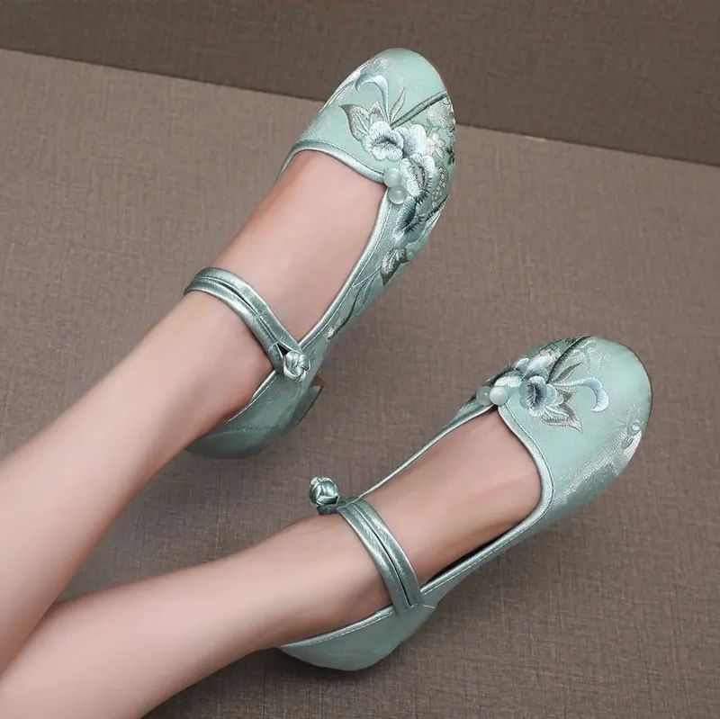 Heel Embroidered Shoes Block