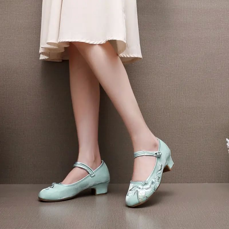 Heel Embroidered Shoes Block