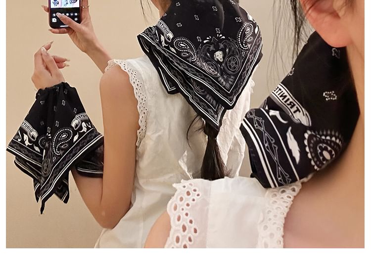 Print Paisley Scrunchie Square