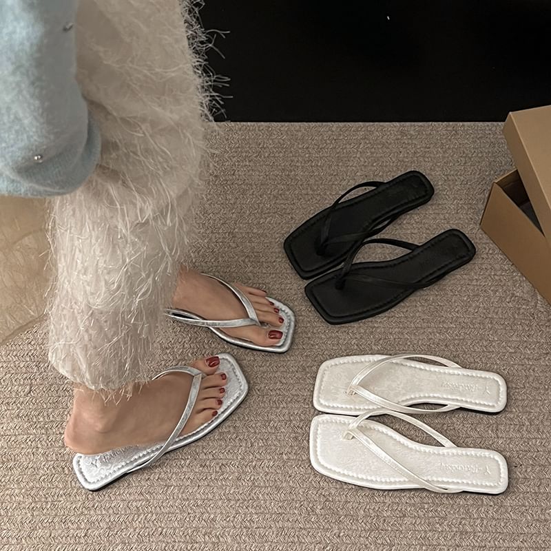 Square-Toe Sandals Thong
