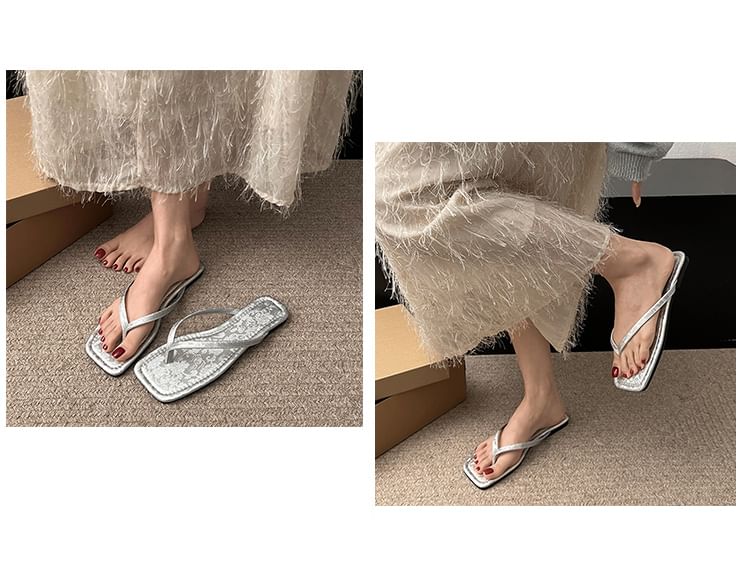 Square-Toe Sandals Thong