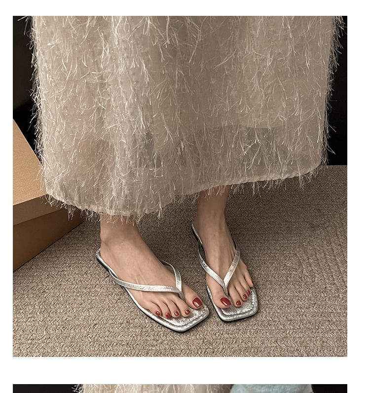 Square-Toe Sandals Thong