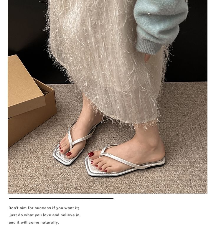 Square-Toe Sandals Thong
