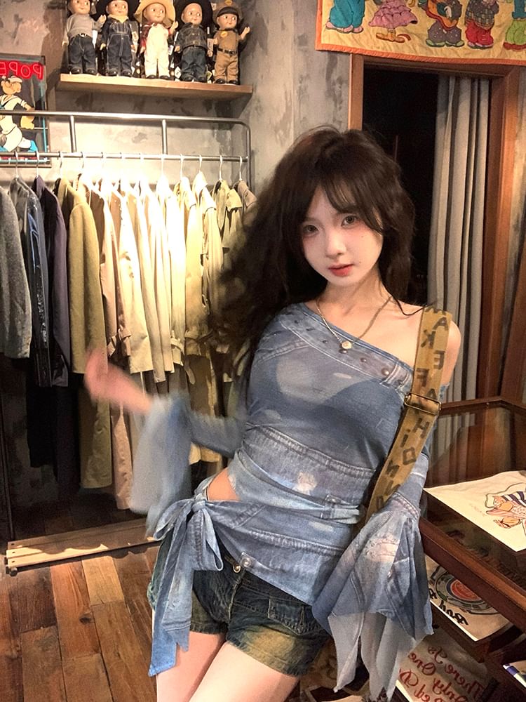 Long-Sleeve Print Crop Neck Asymmetrical Slim Fit Tee