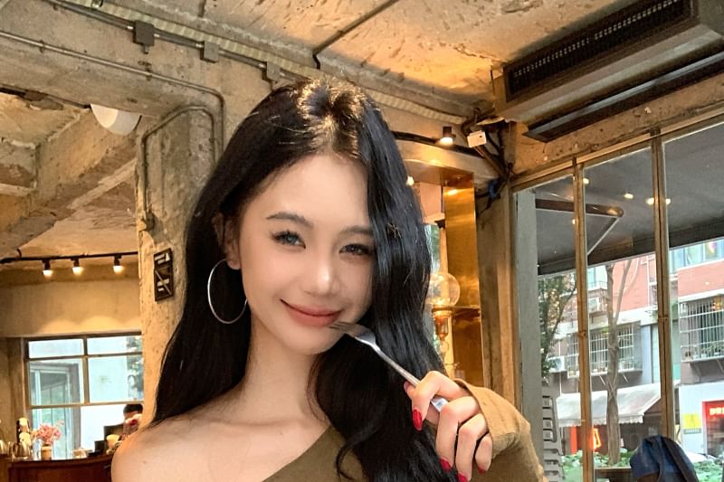 Plain T-Shirt Neck Long-Sleeve Fit Slim Crop Asymmetrical One-Shoulder