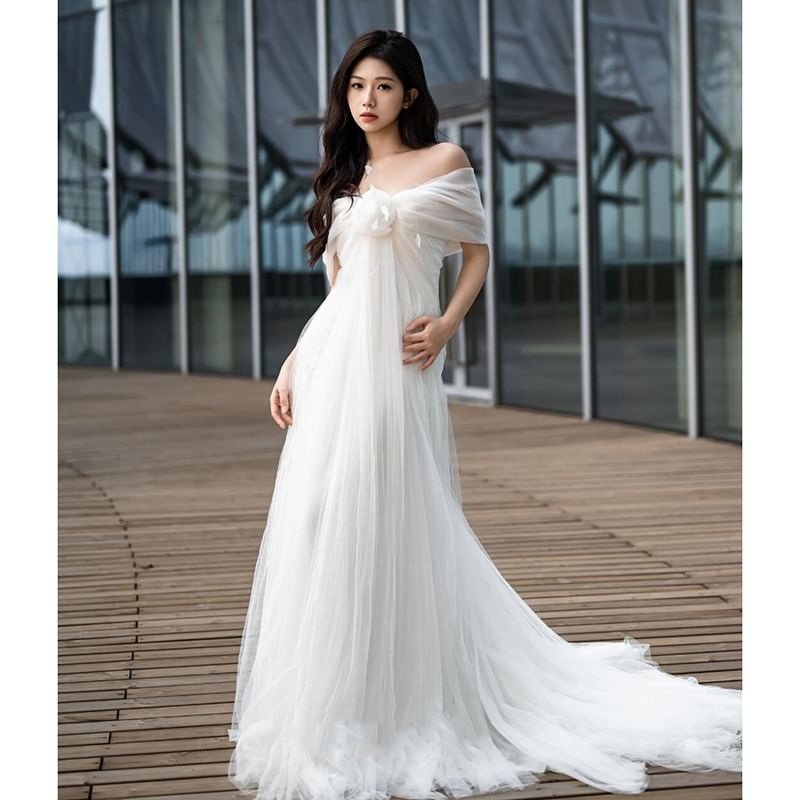 Off-Shoulder Plain Floral Accent Trained Mesh A-Line Wedding Gown