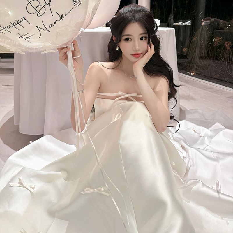 Strapless Plain Bow Accent Satin A-Line Wedding Gown