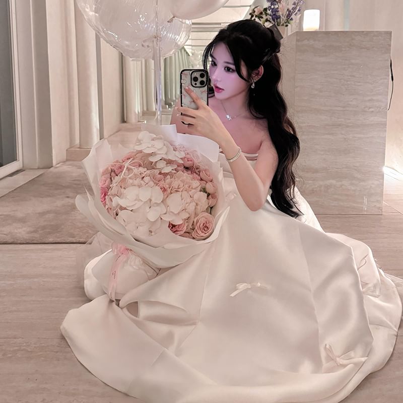 Gown Wedding Bow Accent Satin Strapless A-Line Plain