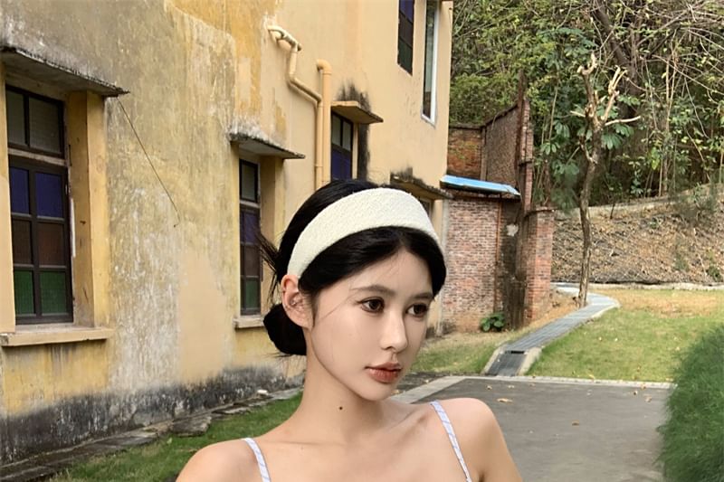 High Neckline A-Line Two-Piece / Maxi Waist Striped Sweetheart Cutout Mock Top Camisole Crop Skirt