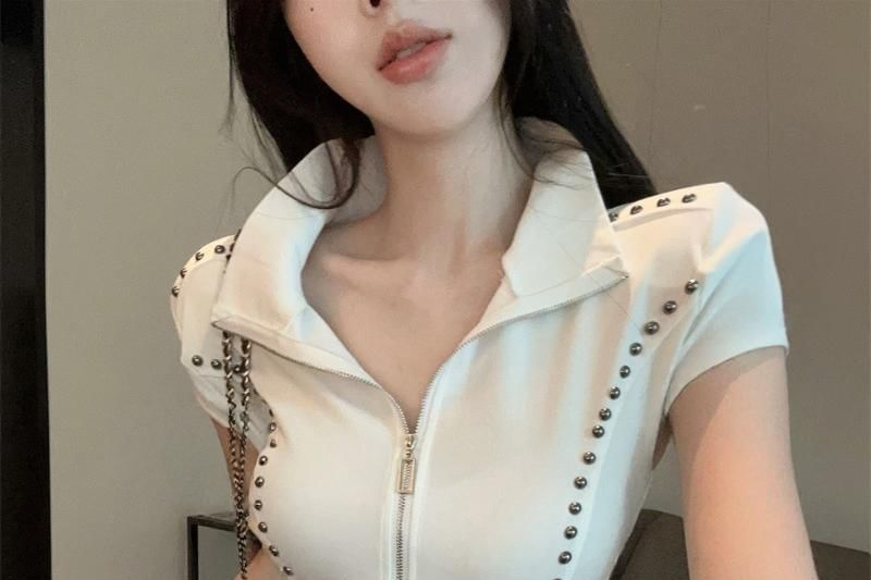 Plain Studded Turtleneck Zip Short-Sleeve Slim T-Shirt Fit