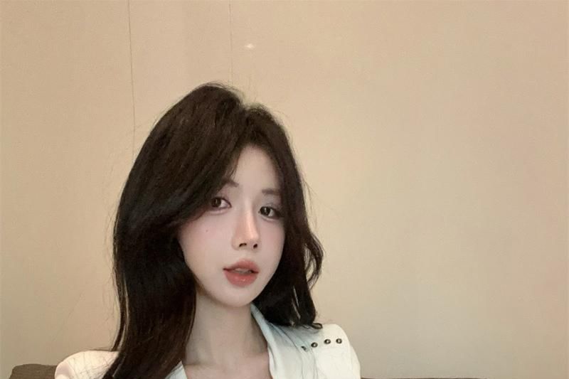 Plain Studded Turtleneck Zip Short-Sleeve Slim T-Shirt Fit