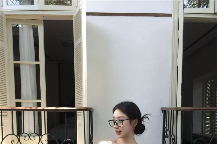 Short-Sleeve Slim Off-Shoulder Fit T-Shirt Twist