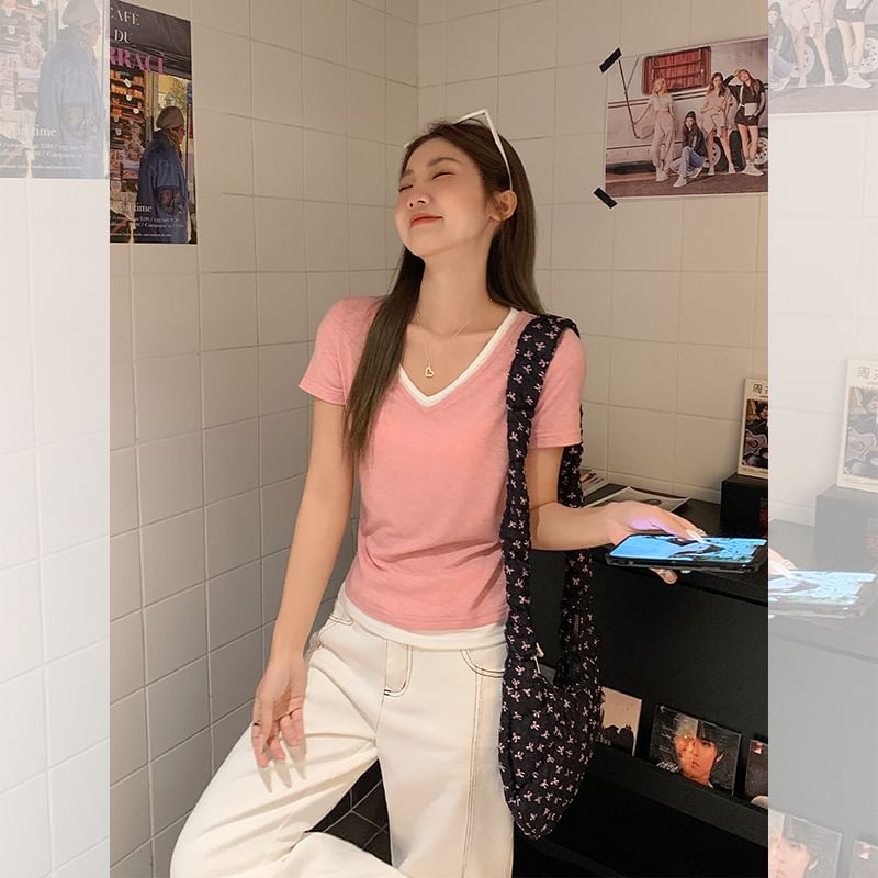 Contrast Two-Piece Short-Sleeve Trim Mock Tee V-Neck