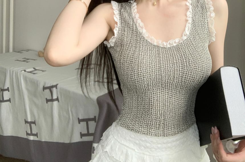 Trim Slim Neck Crop Lace Scoop Top Tank Fit