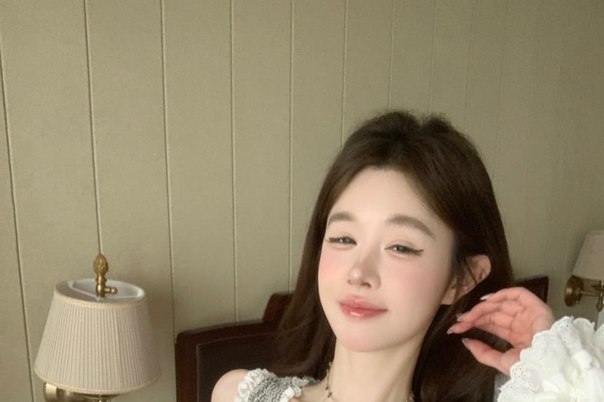 Trim Slim Neck Crop Lace Scoop Top Tank Fit