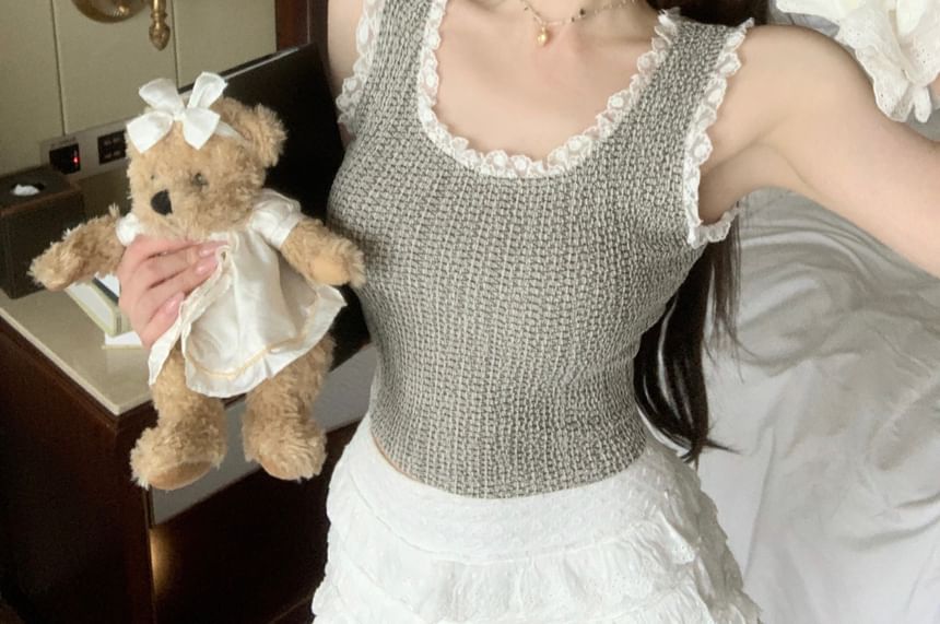 Trim Slim Neck Crop Lace Scoop Top Tank Fit