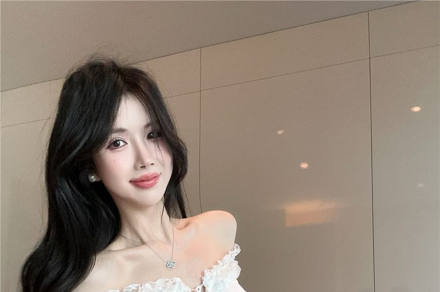 Slim Ruffle Asymmetrical Top Trim Lace Fit Lace-Up Camisole