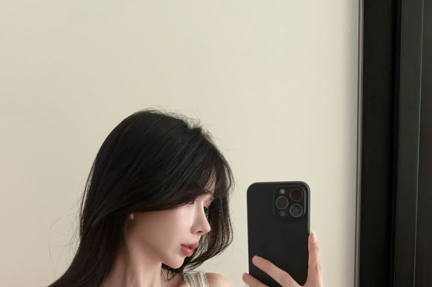 Square Lace Top Trim Tank Lettering Neck Fit Slim Crop