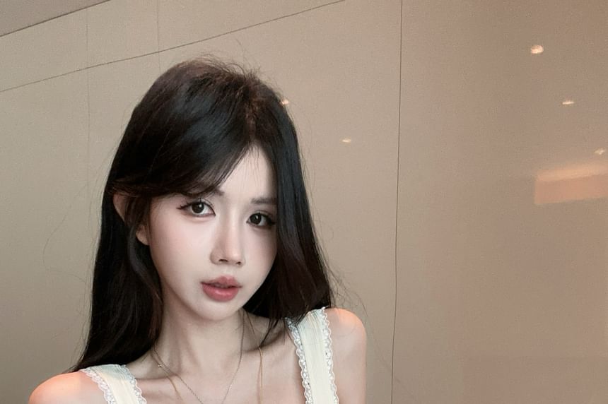 Square Lace Top Trim Tank Lettering Neck Fit Slim Crop