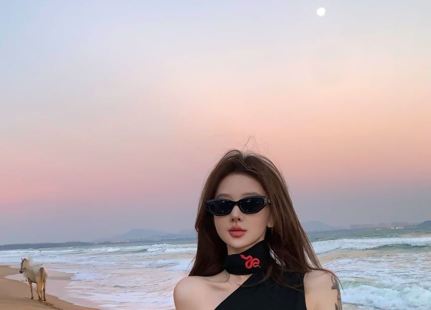 Slim Fit One-Shoulder Snake Print Halter Top Tank