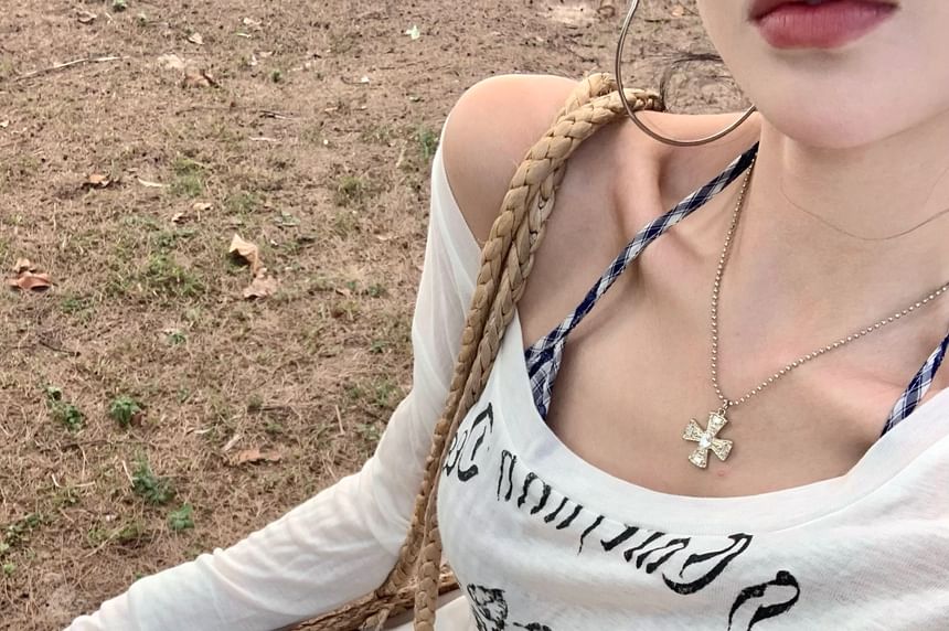 Long-Sleeve T-Shirt One-Shoulder Lettering