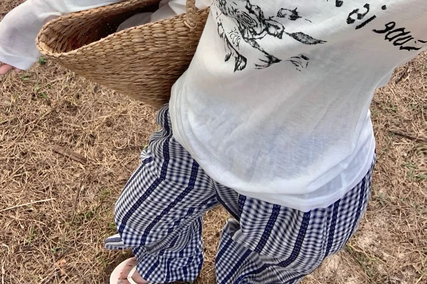 Long-Sleeve T-Shirt One-Shoulder Lettering