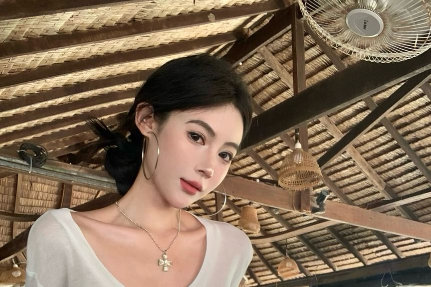 Long-Sleeve T-Shirt One-Shoulder Lettering