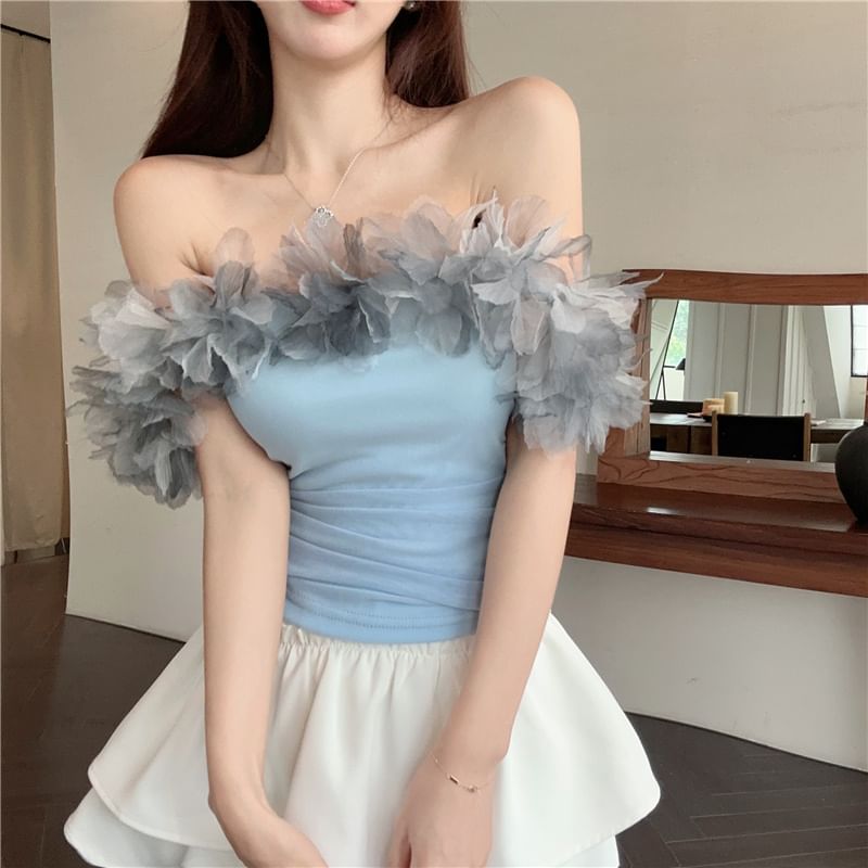 T-Shirt Off-Shoulder Detail Flower Plain