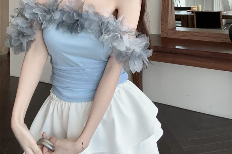 T-Shirt Off-Shoulder Detail Flower Plain