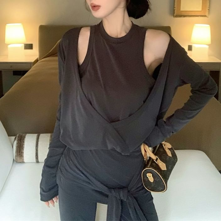 High Pants Mock Long-Sleeve / Flared Crew Two-Piece Plain T-Shirt Neck Waist