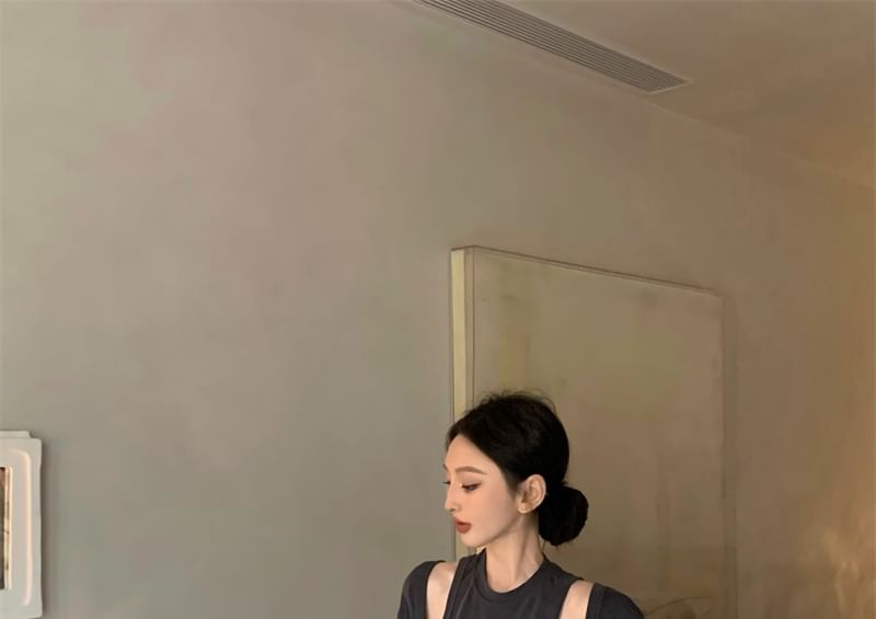 High Pants Mock Long-Sleeve / Flared Crew Two-Piece Plain T-Shirt Neck Waist