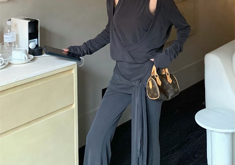 High Pants Mock Long-Sleeve / Flared Crew Two-Piece Plain T-Shirt Neck Waist