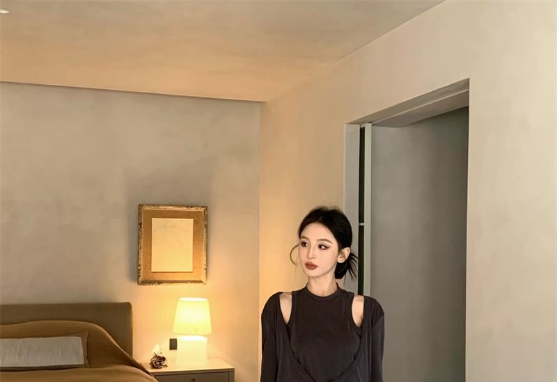 High Pants Mock Long-Sleeve / Flared Crew Two-Piece Plain T-Shirt Neck Waist