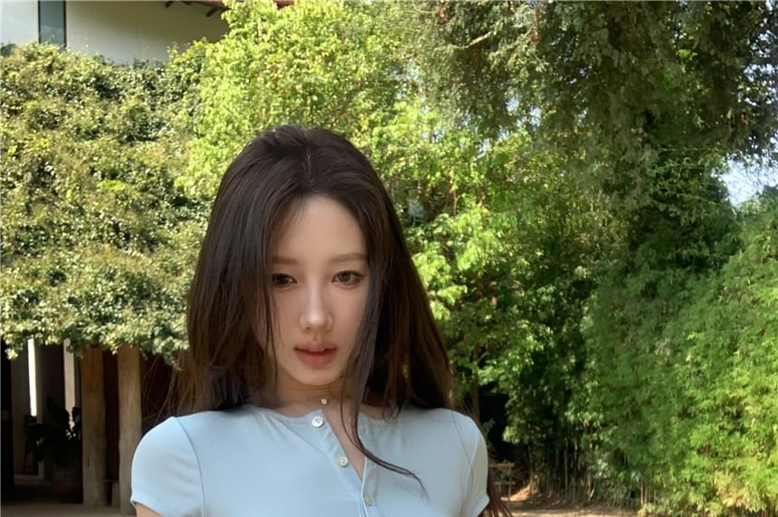 Plain Short-Sleeve Half Crop Buttoned Tee