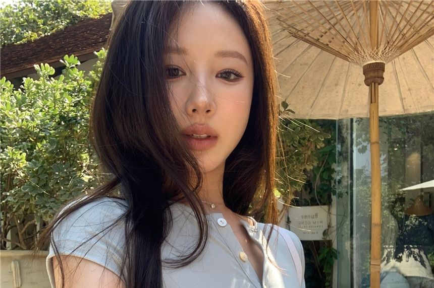 Plain Short-Sleeve Half Crop Buttoned Tee