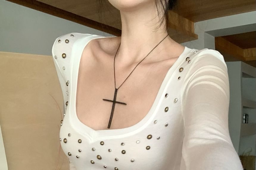Plain Deep Short Plunge Tee Sleeve Studded