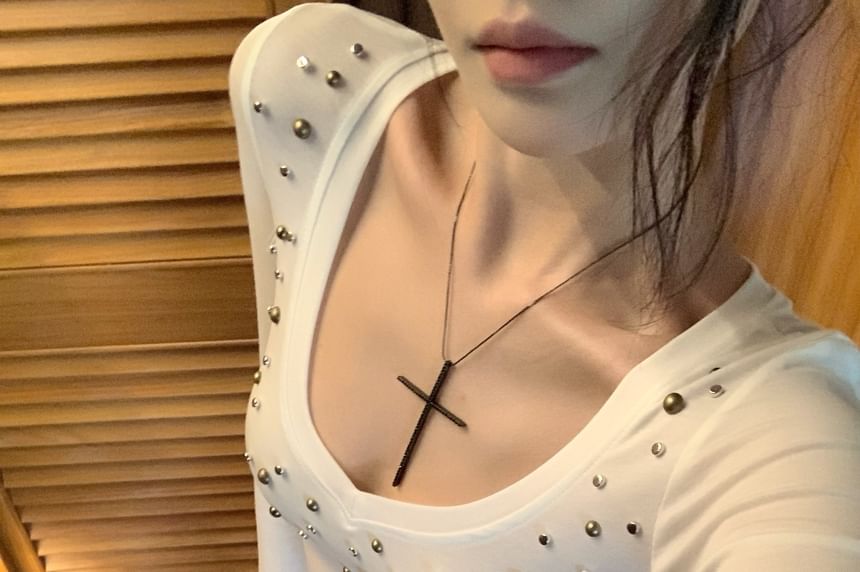 Plain Deep Short Plunge Tee Sleeve Studded