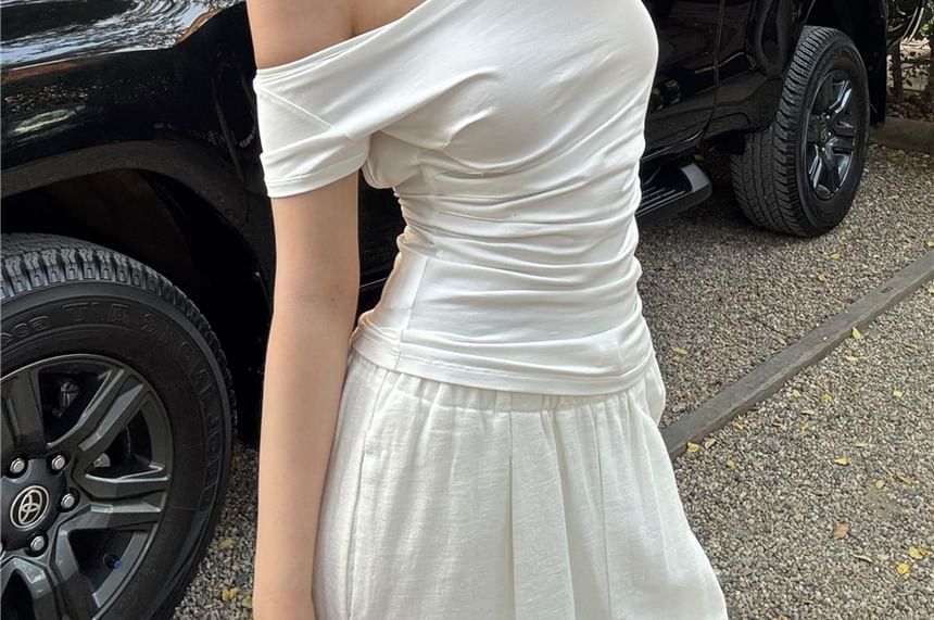 Off Top Plain Shoulder Cutout