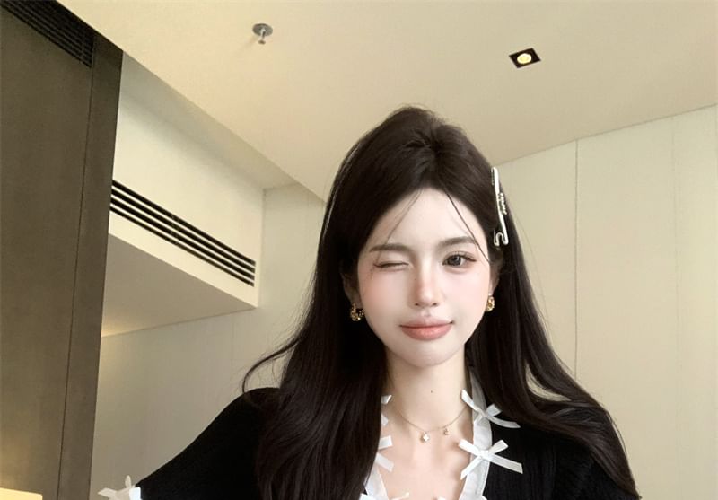 Accent V-Neck Plain Bow Top Cap-Sleeve