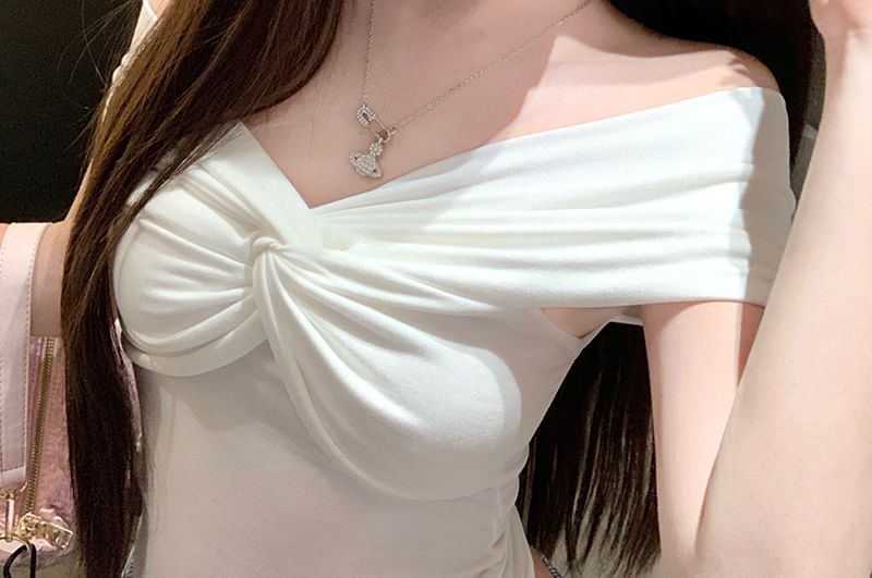 Twisted Top Short-Sleeve V-Neck Plain Crop