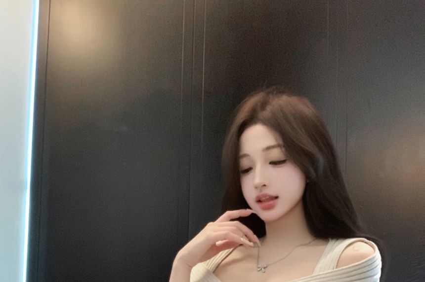 Cold Shoulder Short-Sleeve Crop Plain Top