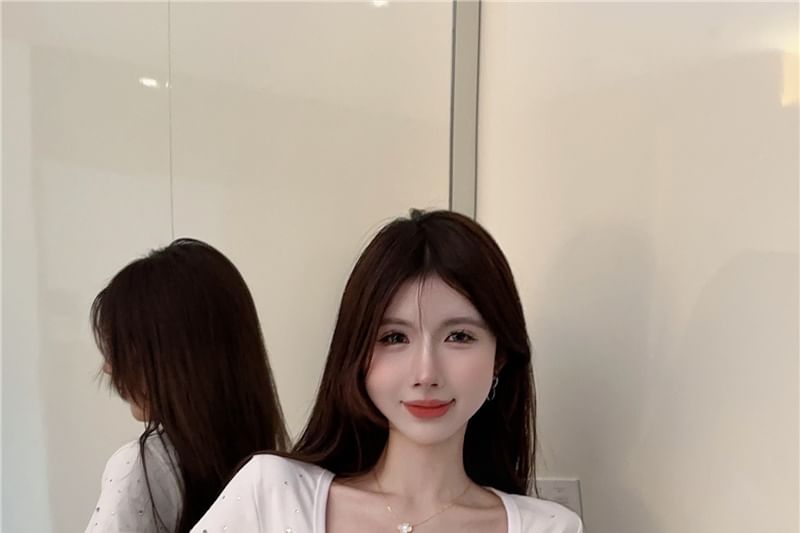 Square Plain Short-Sleeve T-Shirt Crop Rhinestone Neck